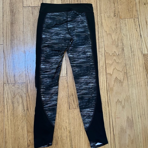 Medium under armour athletic leggings - Picture 2 of 4